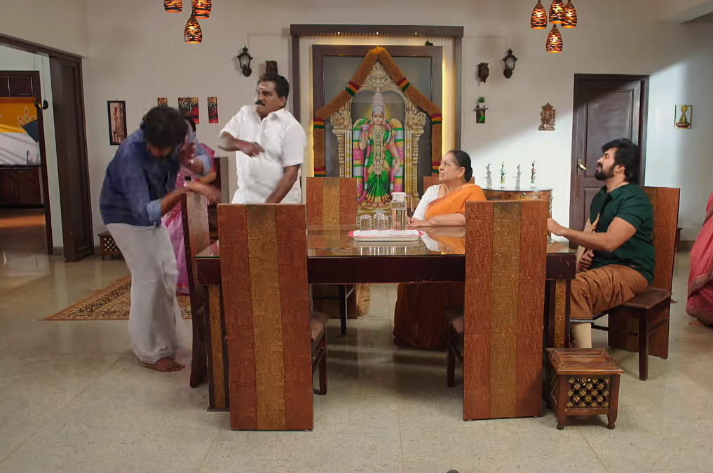 கரிகாலன் கன்னத்தில் ஓங்கி ஒரு அறை விட்ட குணசேகரன்.! போடு வேற லெவல் செய்கை.! ப்ரோமோ உள்ளே 3