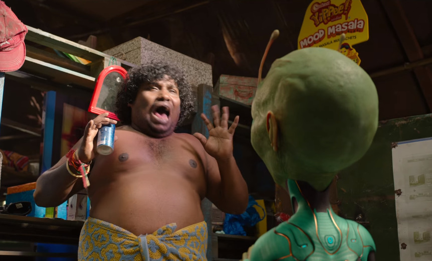 ஏலியனுடன் சேர்ந்துகொண்டு செம்ம லூட்டி அடிக்கும் சிவகார்த்திகேயன்.! 'அயலான்' ட்ரைலர் இதோ.! 3
