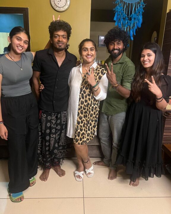 வனிதா வீட்டில் Week End-ஐ கொண்டாடிய பிக்பாஸ் போட்டியாளர்கள்.! வனிதா வீட்டில் நடந்த பார்ட்டி.! 7