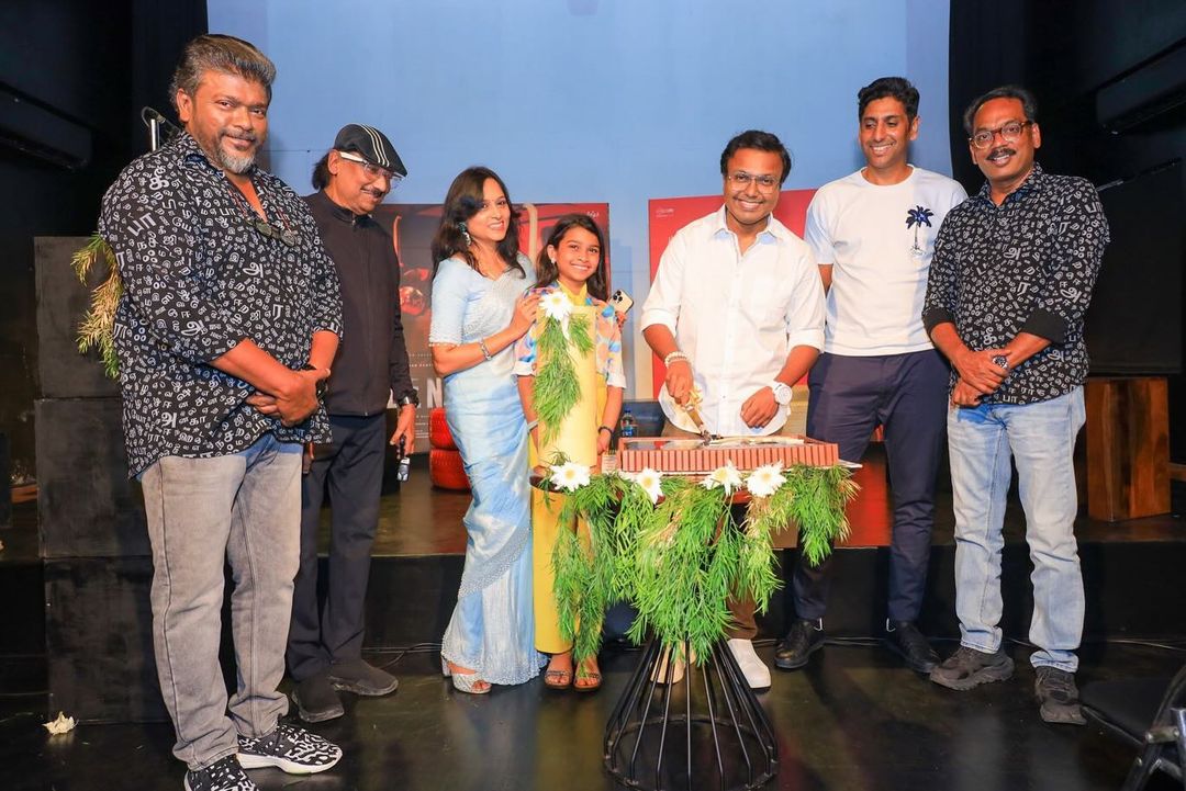 D இமானின் 41வது பிறந்தநாள்.! 2-வது மனைவி மற்றும் மகளுடன் பிறந்தநாள் கொண்டாடிய இமான்.! 5