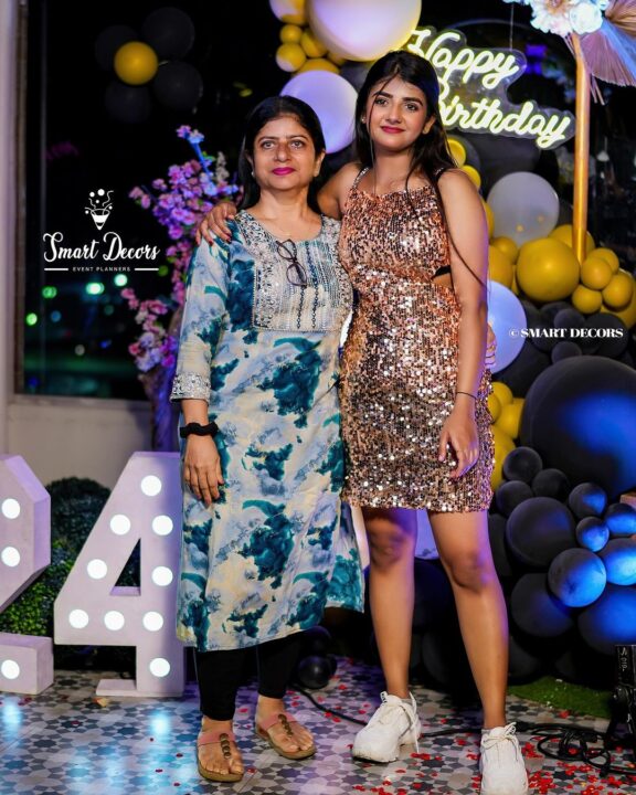 'ஈரமான ரோஜாவே 2' சீரியல் கேபியின் 24வது பிறந்தநாள் கொண்டாட்ட புகைப்படங்கள் மற்றும் வீடியோ இதோ.! 3