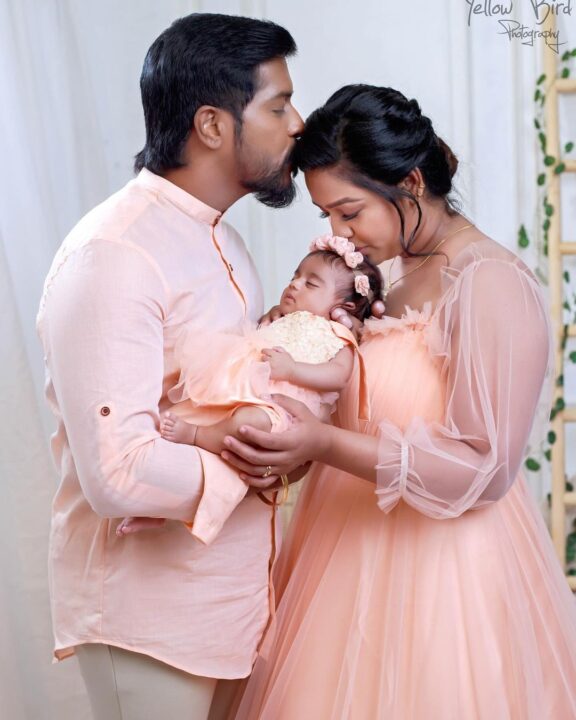 தனது மகள் 'யுகாவுடன்' போட்டோஷூட் நடத்திய நடிகை காயத்ரி யுவராஜ்.! Cute போட்டோஸ் இதோ 3