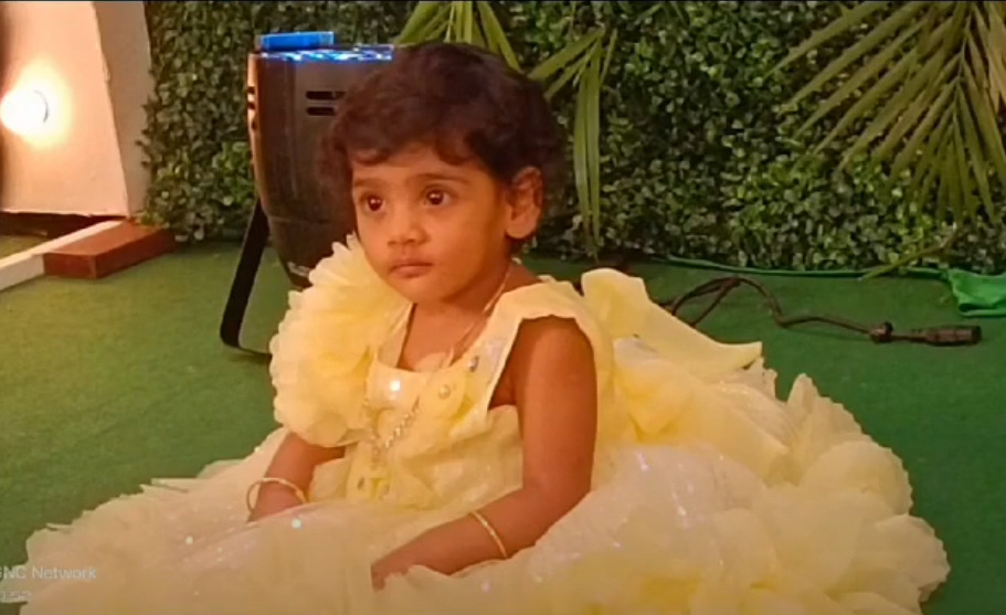 8 ஆண்டுகள் தவமிருந்து பெற்ற மகள்.! முதல் பிறந்தநாளை வெகு விமர்சையாக கொண்டாடிய ஜெ தீபா.! 3