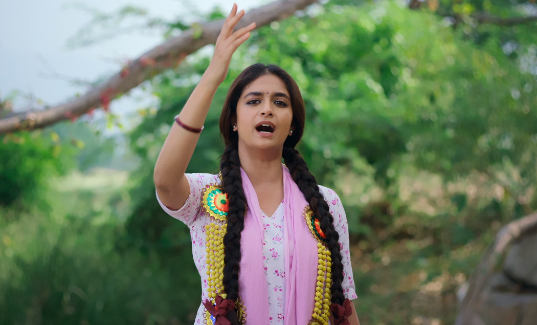 "ஹிந்தி தெரியாது போயா" ஹிந்தி திணிப்புக்கு எதிராக போராடும் கீர்த்தி சுரேஷ்.! 'ரகுதாத்தா' டீசர் இதோ.! 3