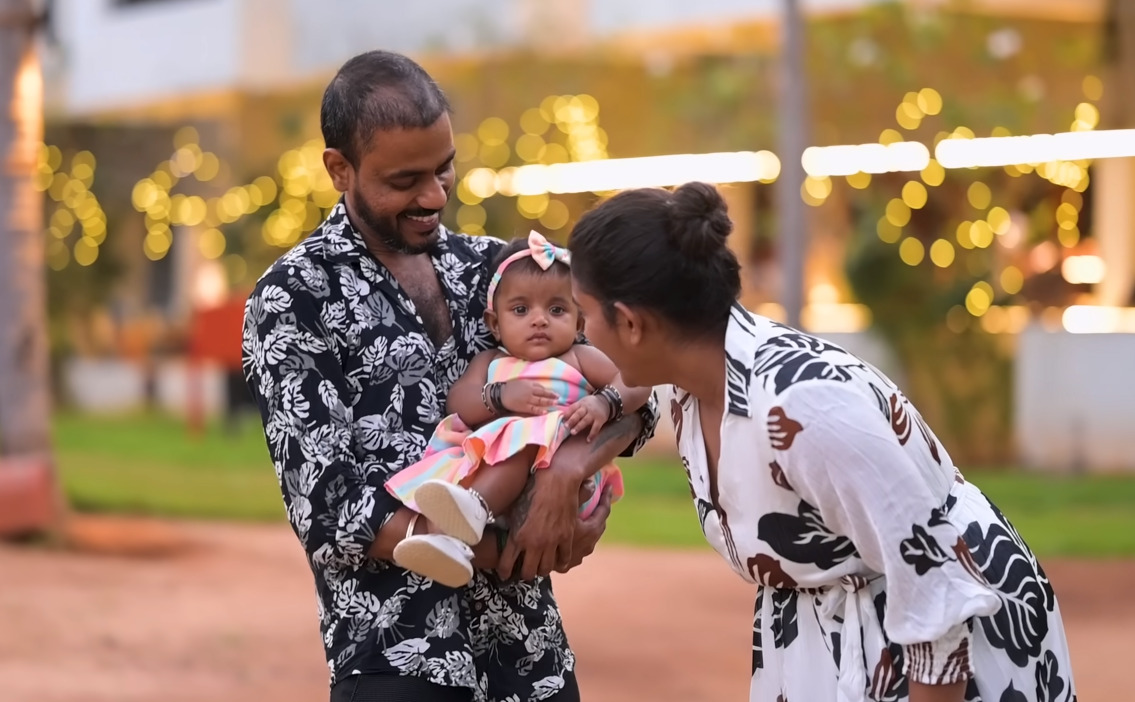 தனது மகளின் முகத்தை முதல் முறையாக காட்டி வீடியோ வெளியிட்ட நடிகை நக்ஷத்திரா.! வீடியோ உள்ளே.! 9