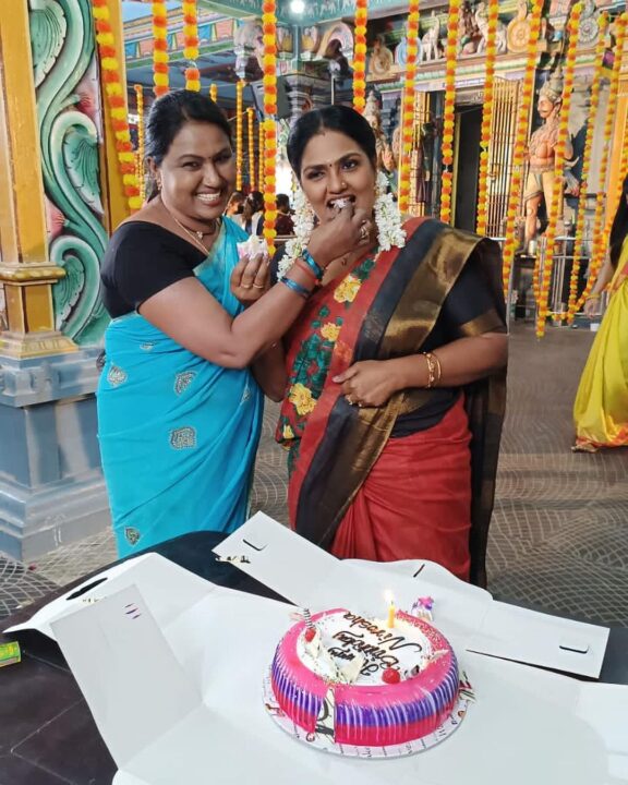 நடிகை நிரோஷாவின் 53வது பிறந்தநாள்.! கேக் வெட்டி சர்ப்ரைஸ் செய்த 'பாக்கியலட்சுமி' குடும்பம்.! 7