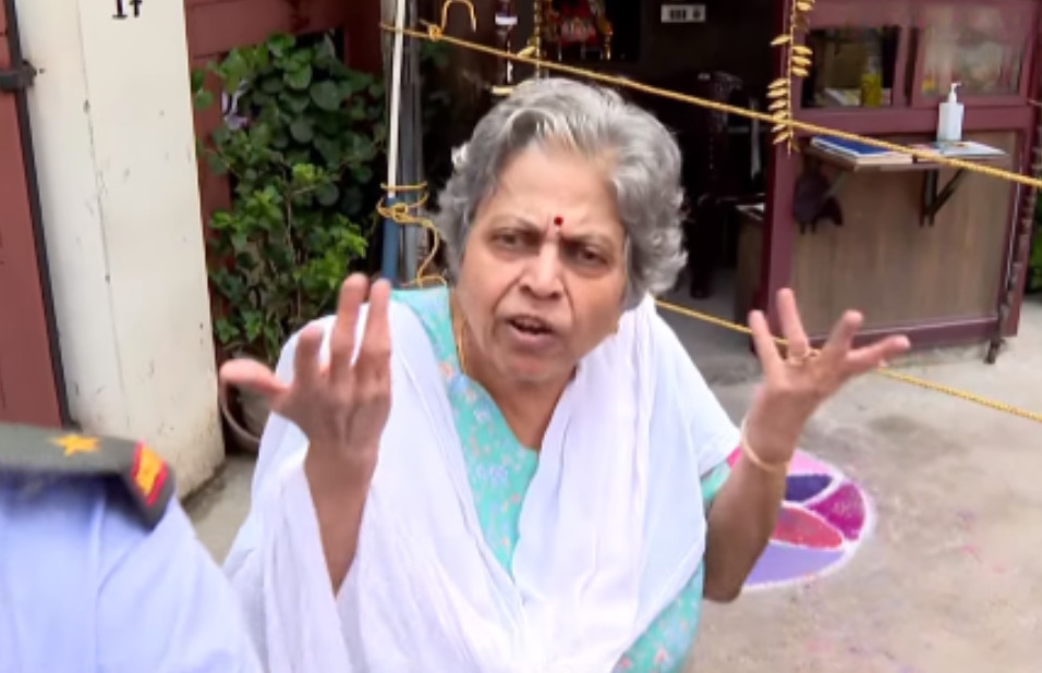 ரஜினி வீட்டு வாசலில் கோஷம் போட்ட ரசிகர்கள்.! டென்ஷன் ஆன பக்கத்து வீட்டு பெண்மணி.! 3