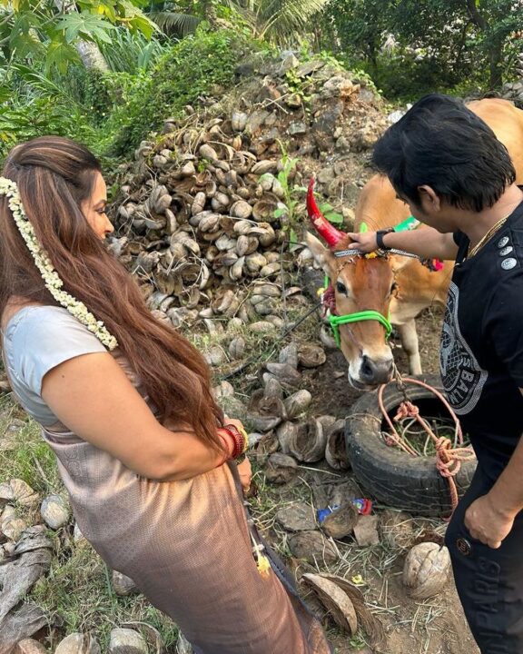 தன் வீட்டில் வளர்க்கும் மாட்டுக்கு மரியாதை செய்து பொங்கல் கொண்டாடிய ரெடின் கிங்ஸ்லி.! வைரலாகும் புகைப்படங்கள் 5