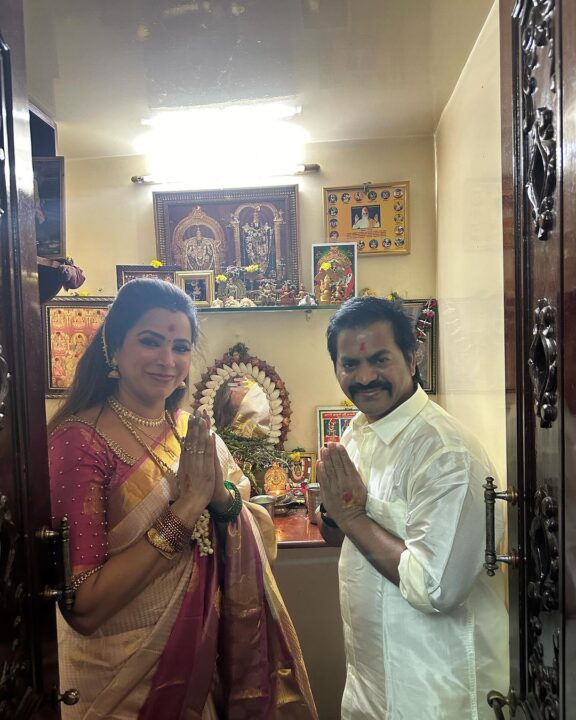 தன் வீட்டில் வளர்க்கும் மாட்டுக்கு மரியாதை செய்து பொங்கல் கொண்டாடிய ரெடின் கிங்ஸ்லி.! வைரலாகும் புகைப்படங்கள் 15