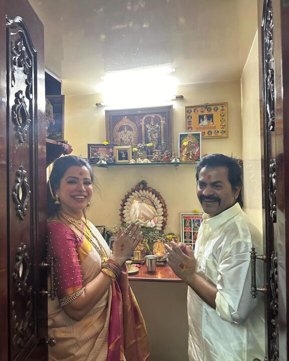 தன் வீட்டில் வளர்க்கும் மாட்டுக்கு மரியாதை செய்து பொங்கல் கொண்டாடிய ரெடின் கிங்ஸ்லி.! வைரலாகும் புகைப்படங்கள் 9