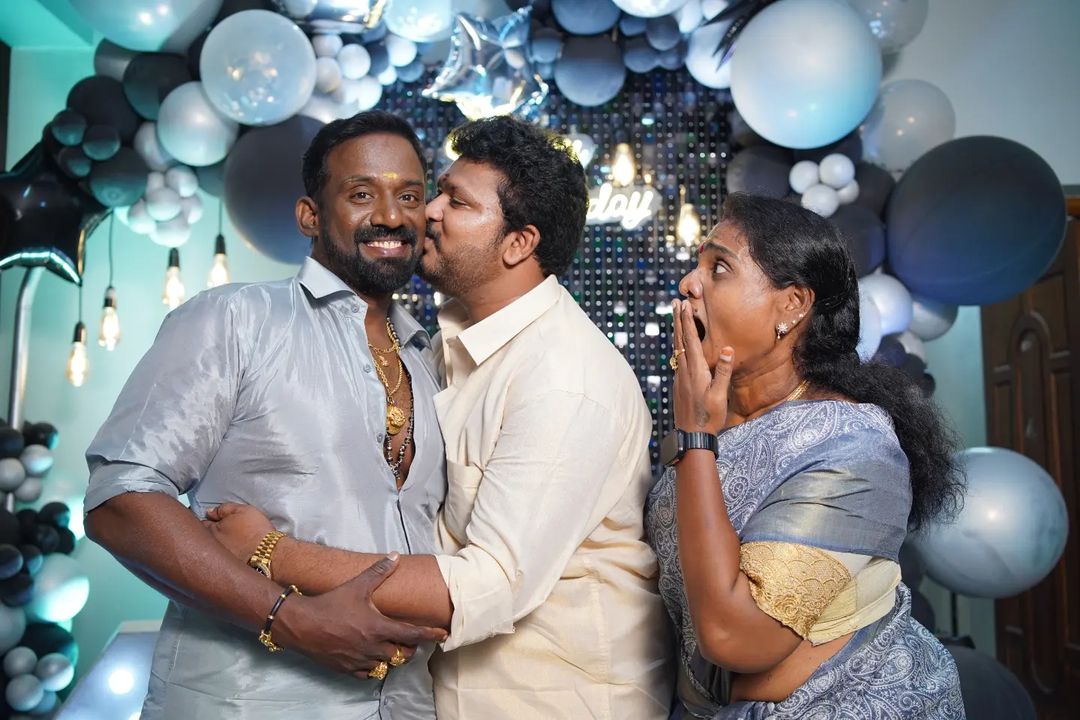 நடிகர் ரோபோ ஷங்கரின் 44வது பிறந்தநாள்.! ஆட்டம் பாட்டத்துடன் கோலாகலமாக நடந்த பிறந்தநாள் விழா.! 13