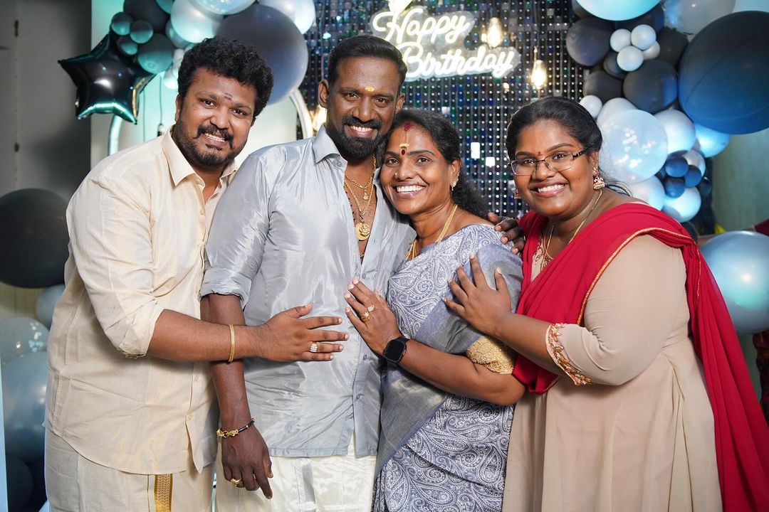 நடிகர் ரோபோ ஷங்கரின் 44வது பிறந்தநாள்.! ஆட்டம் பாட்டத்துடன் கோலாகலமாக நடந்த பிறந்தநாள் விழா.! 9