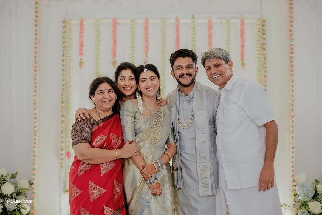 தங்கை திருமண நிச்சயதார்த்த விழாவில் இறங்கி குத்தாட்டம் போட்ட சாய் பல்லவி.! வைரலாகும் வீடியோ 3