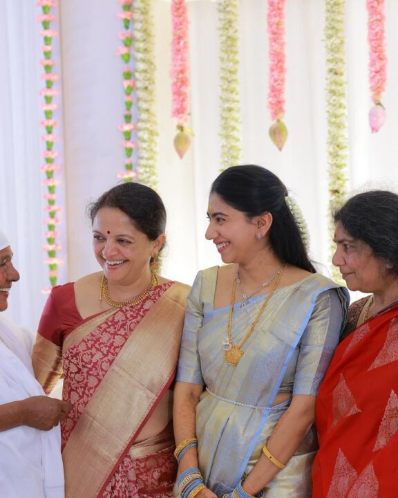 பிரம்மாண்டமாக நடந்து முடித்த சாய் பல்லவி தங்கை நிச்சயதார்த்தம்.! அழகிய புகைப்படங்கள் மற்றும் வீடியோ இதோ.! 19