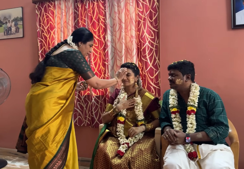 “நிறைமாத நிலவே வா வா” சின்னத்திரை நடிகை ஸ்ரீதேவி அசோக் வளைகாப்பு வீடியோ.! 3