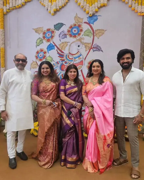 கோலாகலமாக நடந்து முடிந்த நடிகை விஜி சந்திரசேகரின் மகளின் திருமணம்.! வந்து குவிந்த பிரபலங்கள்.! 9