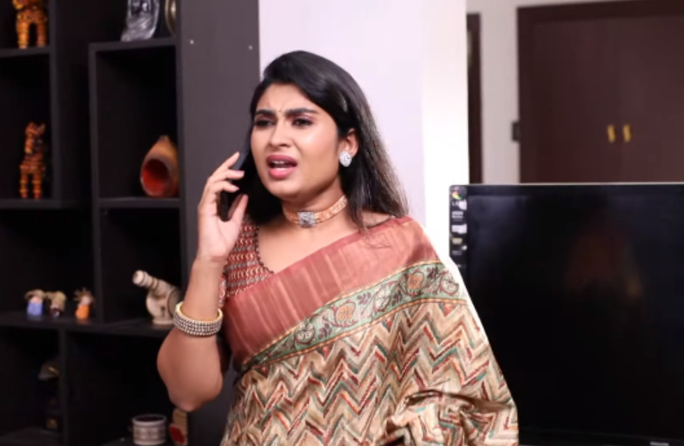 மோகனவுக்கு தரமான ஆப்பு வைத்த சரஸ்வதி.! மேகனாவின் கையை வைத்தே அவரது கண்ணை குத்திய சரஸ்.! 4 மோகனவுக்கு தரமான ஆப்பு வைத்த சரஸ்வதி.! மேகனாவின் கையை வைத்தே அவரது கண்ணை குத்திய சரஸ்.! 3