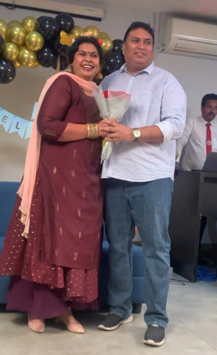 Biggbossல் இருந்து வெளியேறிய விசித்ராவை பார்ட்டி வைத்து வரவேற்ற குடும்பத்தினர் மற்றும் நண்பர்கள்.! 11