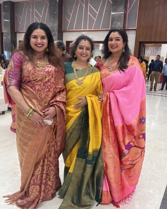கோலாகலமாக நடந்து முடிந்த நடிகை விஜி சந்திரசேகரின் மகளின் திருமணம்.! வந்து குவிந்த பிரபலங்கள்.! 5