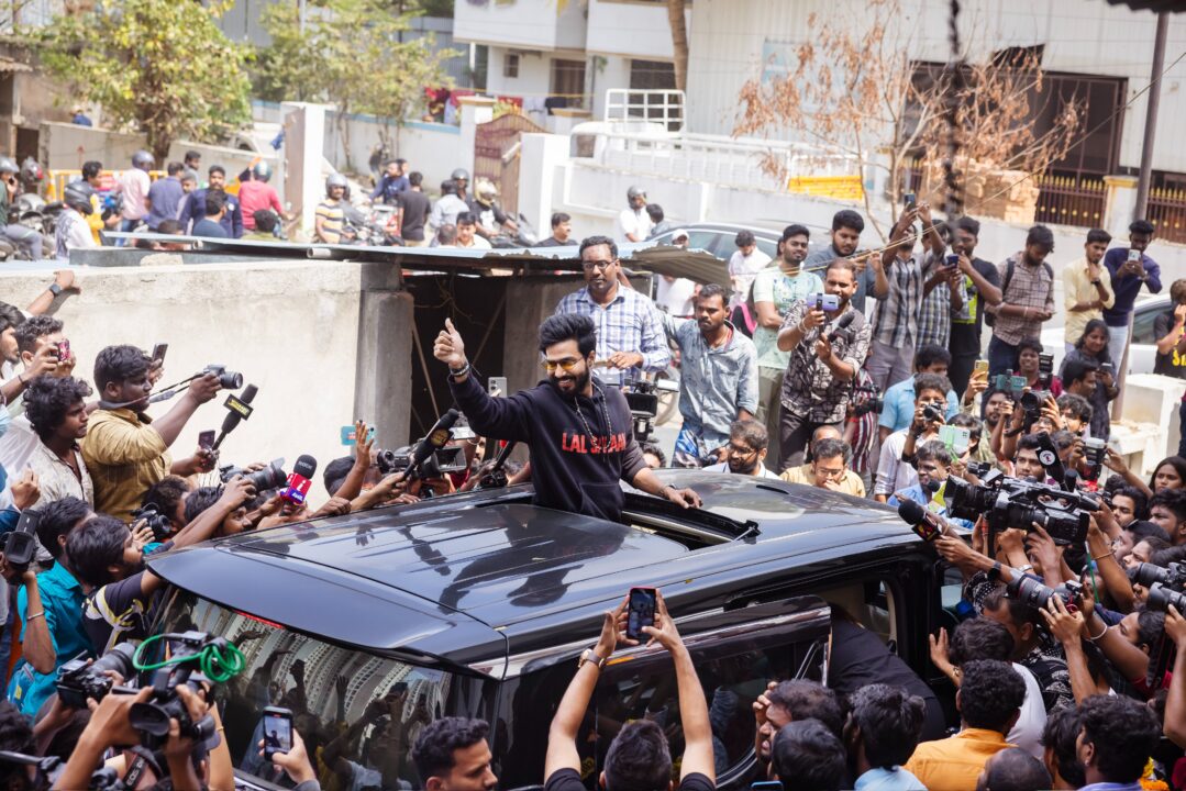 பேரன்கள் மற்றும் விஷ்ணு விஷால், விக்ராந்துடன் 'லால் சலாம்' படத்தை பார்த்து ரசித்த லதா ரஜினிகாந்த்.! 9