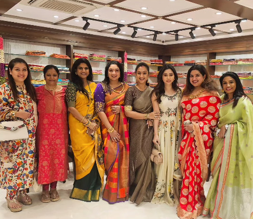 கணவருடன் இணைந்து புது தொழிலை தொடங்கிய சினேகா..! பிரம்மாண்ட கடைத் திறப்பு விழா..! 5