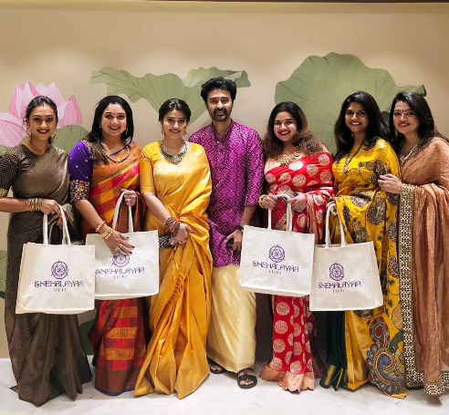 கணவருடன் இணைந்து புது தொழிலை தொடங்கிய சினேகா..! பிரம்மாண்ட கடைத் திறப்பு விழா..! 3
