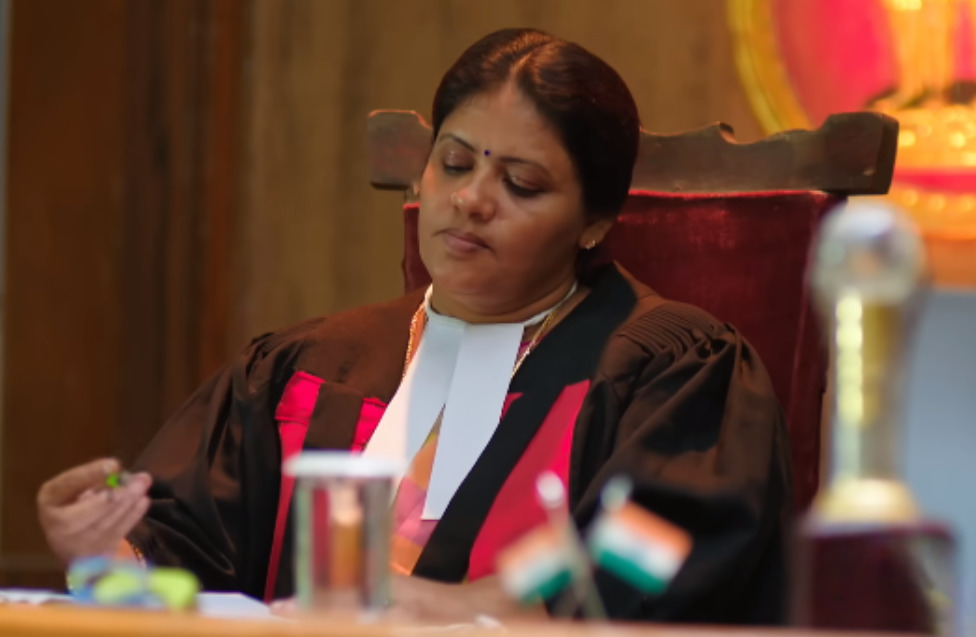 குற்றவாளி கூண்டில் மருமகள்கள்.! குணசேகரனுக்கு ஆதரவாக தீர்ப்பு.? சிறைக்கு செல்லும் மருமகள்கள்.? 3
