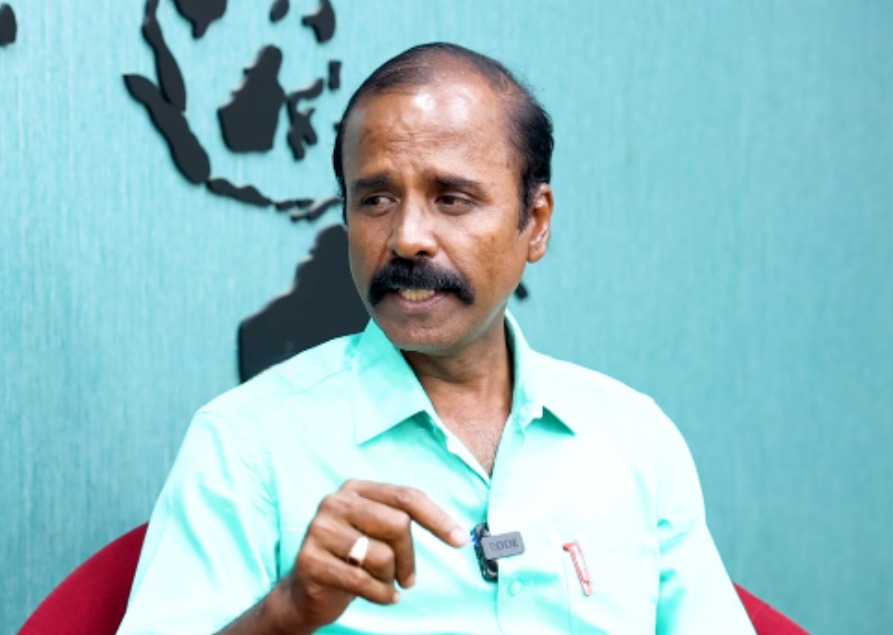 "விஜய் கட்சியில் உள்ள இலக்கணப் பிழை" சுட்டிக்காட்டிய பிரபல youtube தமிழ் ஆசிரியர்.! வீடியோ இதோ.! 5