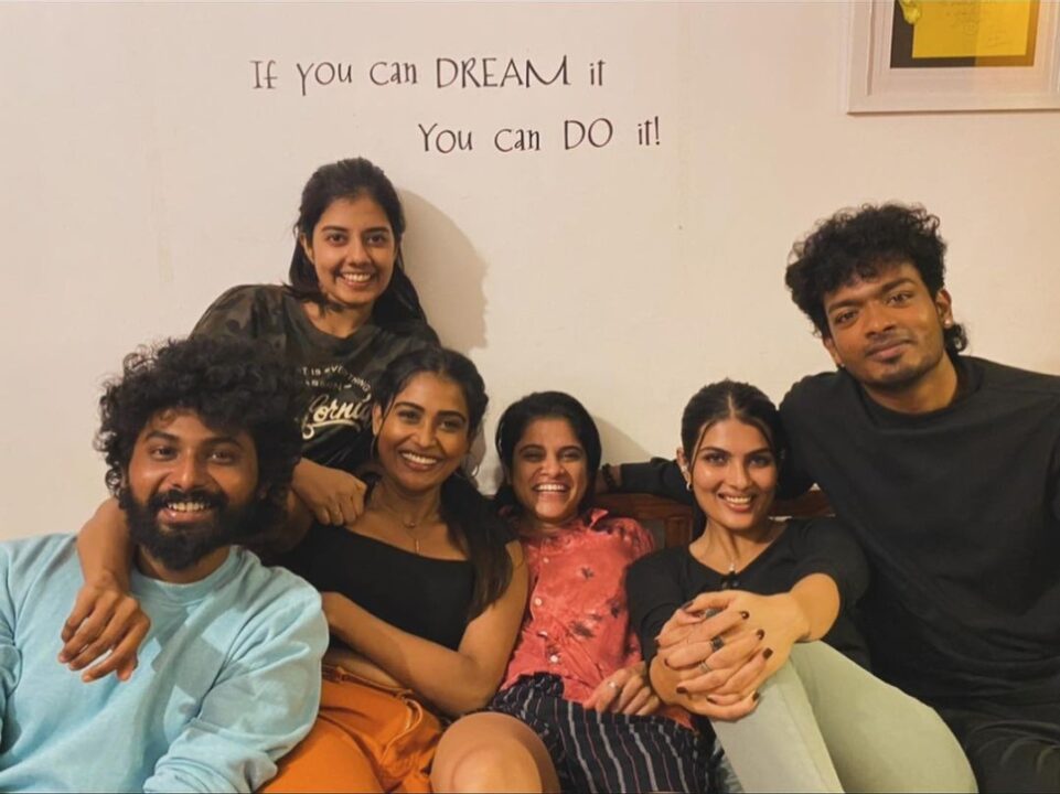 மாயா வீட்டில் ஜாலி பண்ணும் புல்லி கேங்..! ரீ யூனியன் செய்த A டீம்.! வெளியான புகைப்படங்கள் இதோ.! 3