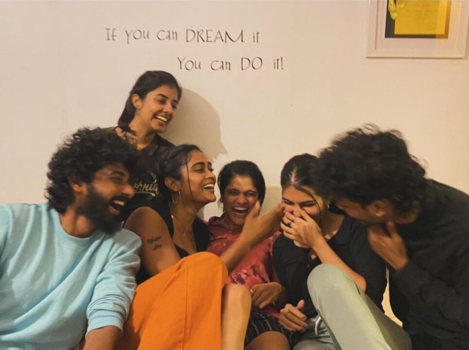 மாயா வீட்டில் ஜாலி பண்ணும் புல்லி கேங்..! ரீ யூனியன் செய்த A டீம்.! வெளியான புகைப்படங்கள் இதோ.! 5