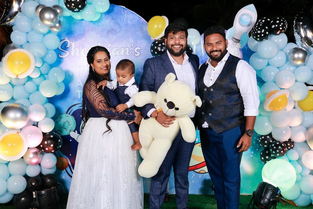 'பரிதாபங்கள்' சுதாகர் மகன் செழியனின் முதல் பிறந்தநாள்.! கோலாகலமாக கொண்டாடிய சுதாகர்.! 9