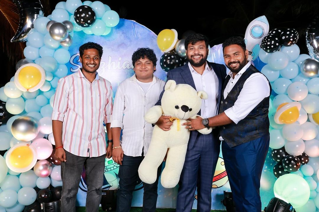 'பரிதாபங்கள்' சுதாகர் மகன் செழியனின் முதல் பிறந்தநாள்.! கோலாகலமாக கொண்டாடிய சுதாகர்.! 7