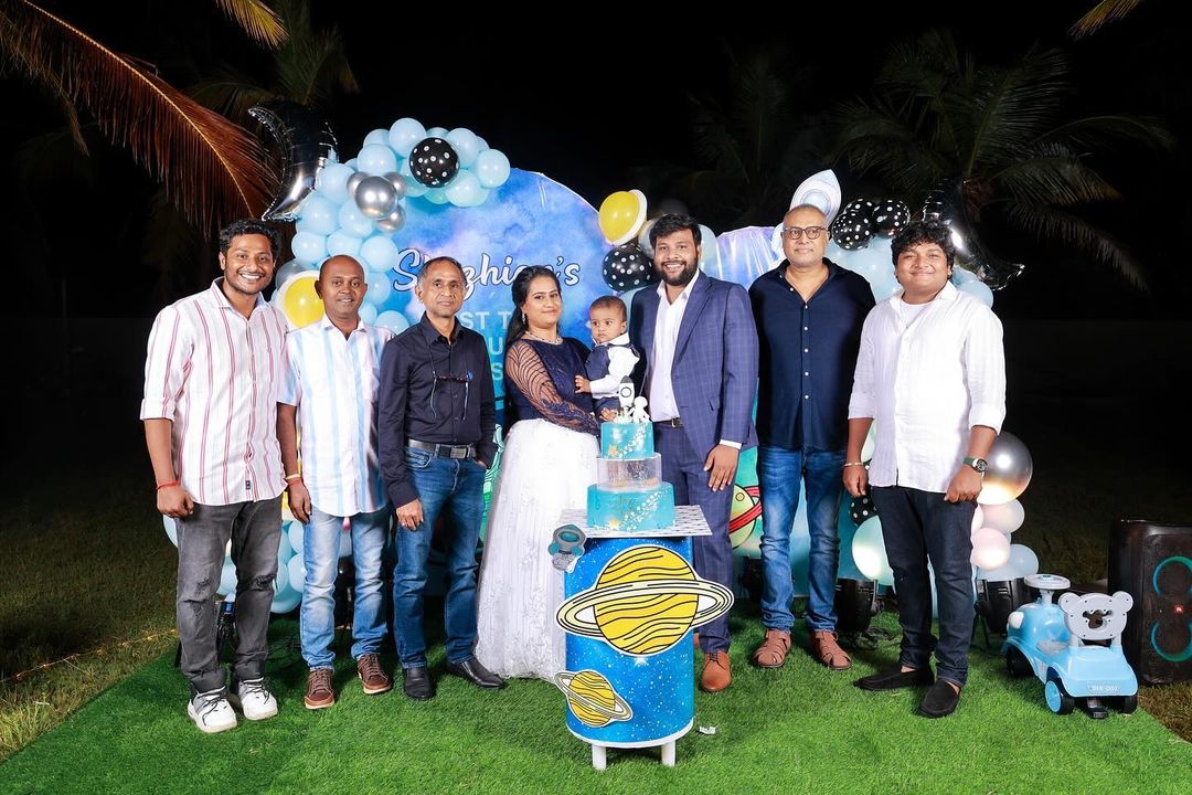 'பரிதாபங்கள்' சுதாகர் மகன் செழியனின் முதல் பிறந்தநாள்.! கோலாகலமாக கொண்டாடிய சுதாகர்.! 3