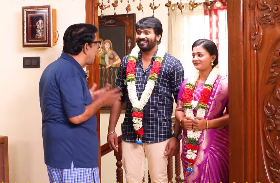முத்து கையால் இரண்டாவது முறை தாலி கட்டிக்கொண்ட மீனா.! ஆரத்தி எடுத்து வரவேற்ற விஜயா.! ப்ரோமோ உள்ளே.! 3