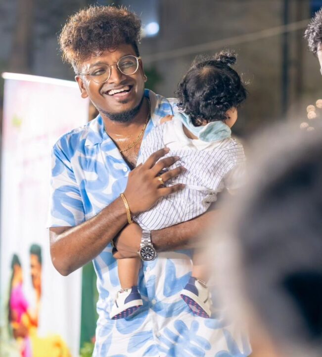 தனது மகனுடன் எடுத்துக்கொண்ட அழகிய புகைப்படங்களை பகிர்ந்த 'சூப்பர் சிங்கர்' அஜய் கிருஷ்ணா.! 3