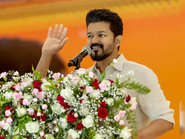 மாநாடு திடலுக்கு என்ட்ரி கொடுத்த தளபதி விஜய்..! பணிகள் சரியாக நடைபெறுகிறதா என ஆய்வு..! 3