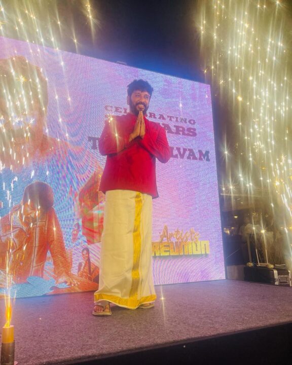 'எதிர்நீச்சல்' சீரியல் இயக்குனர் திருச்செல்வத்தின் பிறந்தநாள்.! கேக் வெட்டி கொண்டாடிய சீரியல் குழுவினர்.! 3