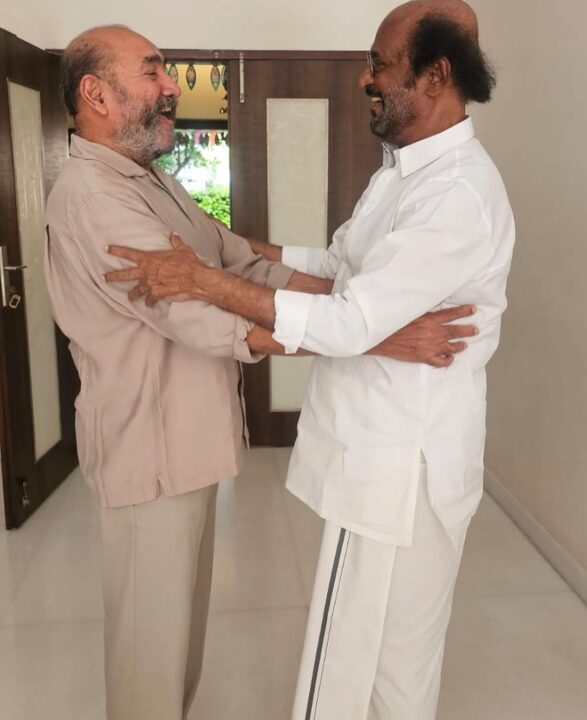 விஜயகுமார் பேத்திக்கு திருமணம்.! சூப்பர் ஸ்டார், தனுஷை நேரில் சந்தித்து அழைப்பிதழ் வழங்கிய குடும்பம்.! 5