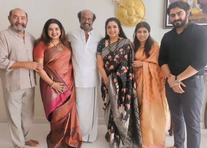 விஜயகுமார் பேத்திக்கு திருமணம்.! சூப்பர் ஸ்டார், தனுஷை நேரில் சந்தித்து அழைப்பிதழ் வழங்கிய குடும்பம்.! 11