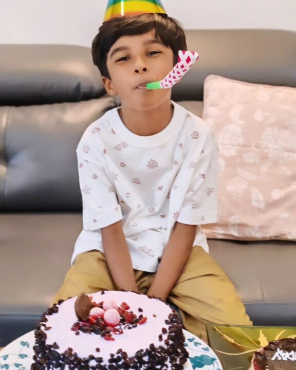 விஷ்ணு விஷால் மகனின் 7வது பிறந்தநாள்.! கேக் வெட்டி கொண்டாடிய விஷ்ணு விஷால் மற்றும் ஜூவாலா.! 7