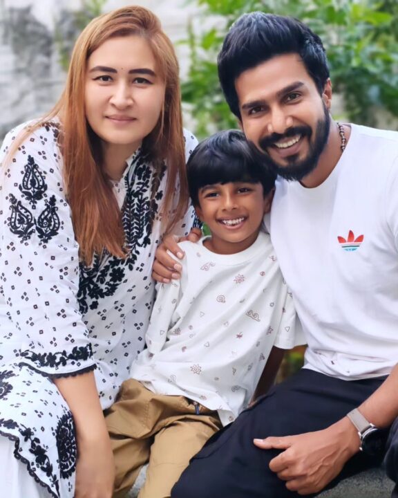 விஷ்ணு விஷால் மகனின் 7வது பிறந்தநாள்.! கேக் வெட்டி கொண்டாடிய விஷ்ணு விஷால் மற்றும் ஜூவாலா.! 3
