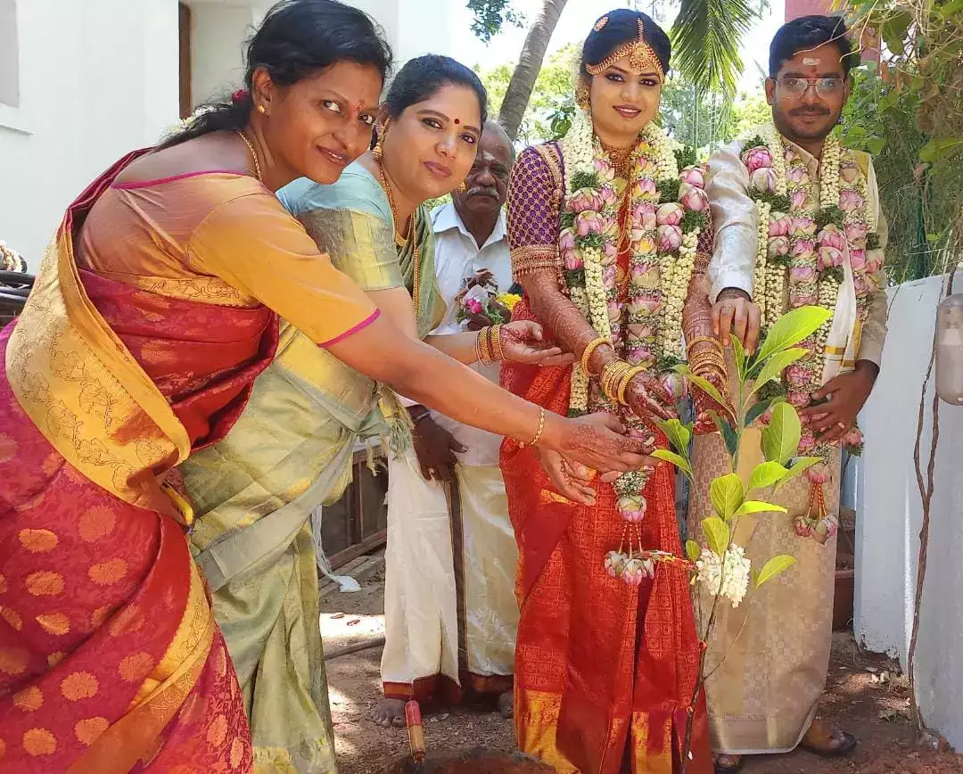 நடிகர் விவேக் மகளுக்கு வீட்டிலேயே எளிமையாக நடந்து முடிந்த திருமணம்.! புகைப்படங்கள் இதோ.! 9