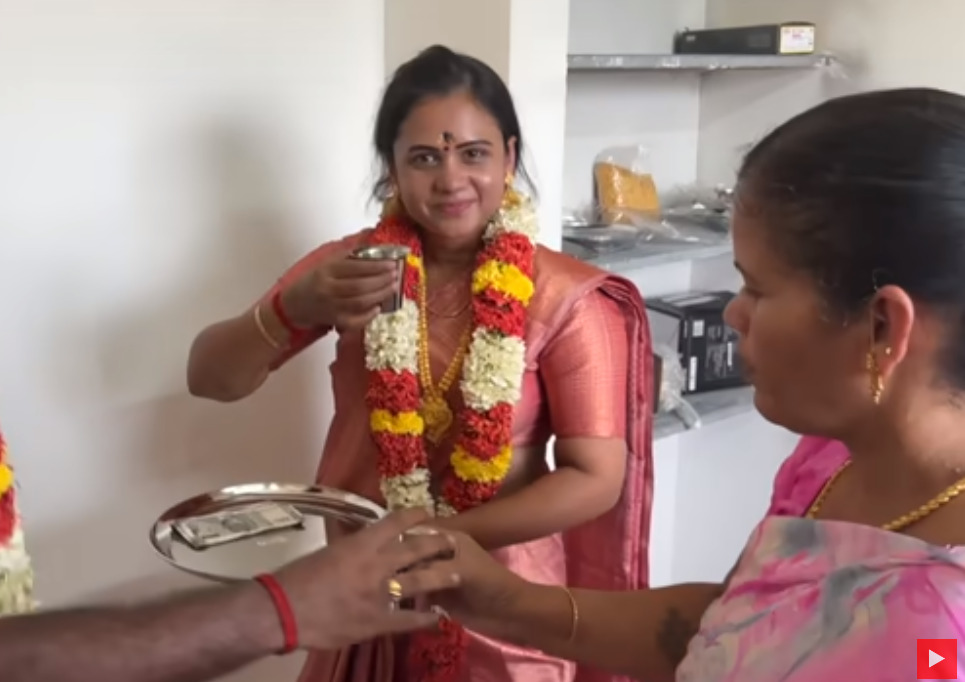 'குக் வித் கோமாளி' பிரபலம் மணிமேகலை கட்டியுள்ள புது வீட்டின் கிரஹ பிரவேச வீடியோ.! 3