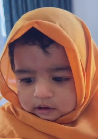 மகனின் முதல் பிறந்தாள்..! முதல் முறையாக மகனின் முகத்தை காட்டிய பூர்ணா..! 29