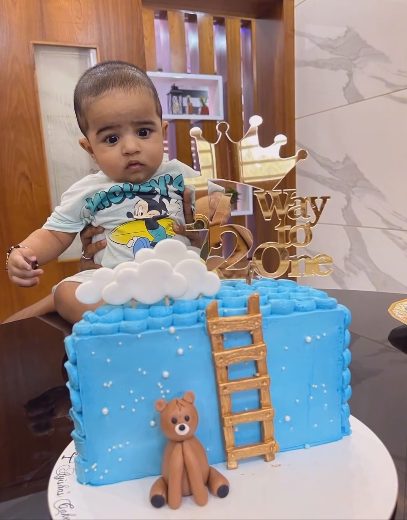 மகனின் முதல் பிறந்தாள்..! முதல் முறையாக மகனின் முகத்தை காட்டிய பூர்ணா..! 15