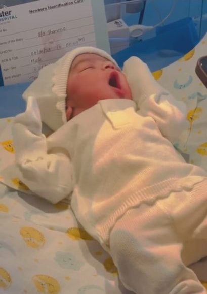 மகனின் முதல் பிறந்தாள்..! முதல் முறையாக மகனின் முகத்தை காட்டிய பூர்ணா..! 9