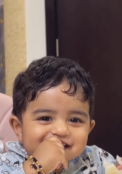 மகனின் முதல் பிறந்தாள்..! முதல் முறையாக மகனின் முகத்தை காட்டிய பூர்ணா..! 25