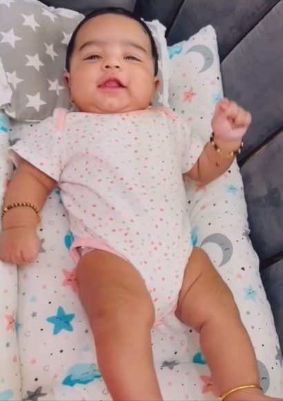 மகனின் முதல் பிறந்தாள்..! முதல் முறையாக மகனின் முகத்தை காட்டிய பூர்ணா..! 17