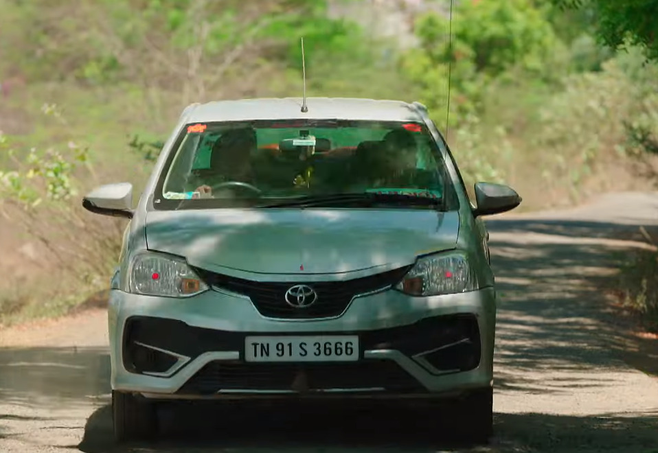 ஜனனியை அடித்து கொடுமைப்படுத்தும் ரவுடிகள்.! துப்பாக்கி சத்தத்துடன் வந்து நின்ற கார்.! Promo Video.! 3