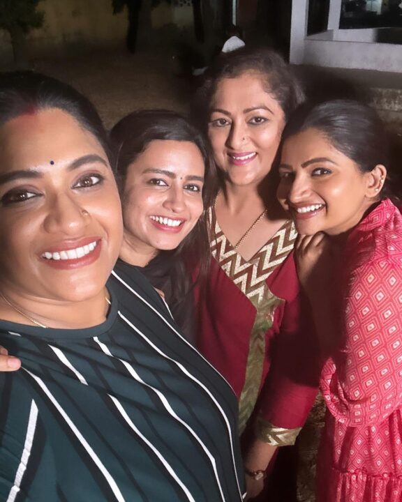 முடிவுக்கு வந்த 3 வருட பயணம்.! கடைசி நாள் ஷூட்டிங்கில் கேக் வெட்டி பிரிந்த நண்பர்கள்.! வீடியோ இதோ 9